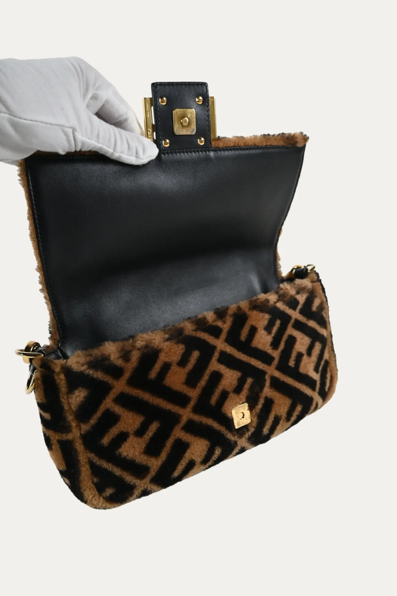 Fendi Baguette FF Sheepskin bag - Touched Vintage