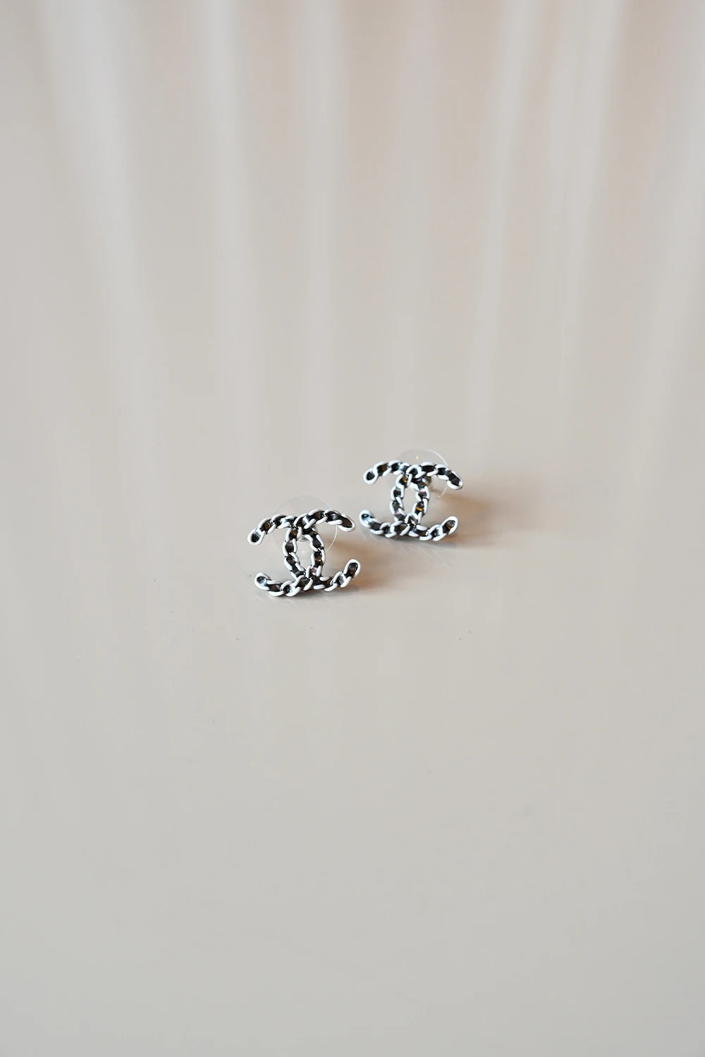 Chanel CC earrings white | A22 P